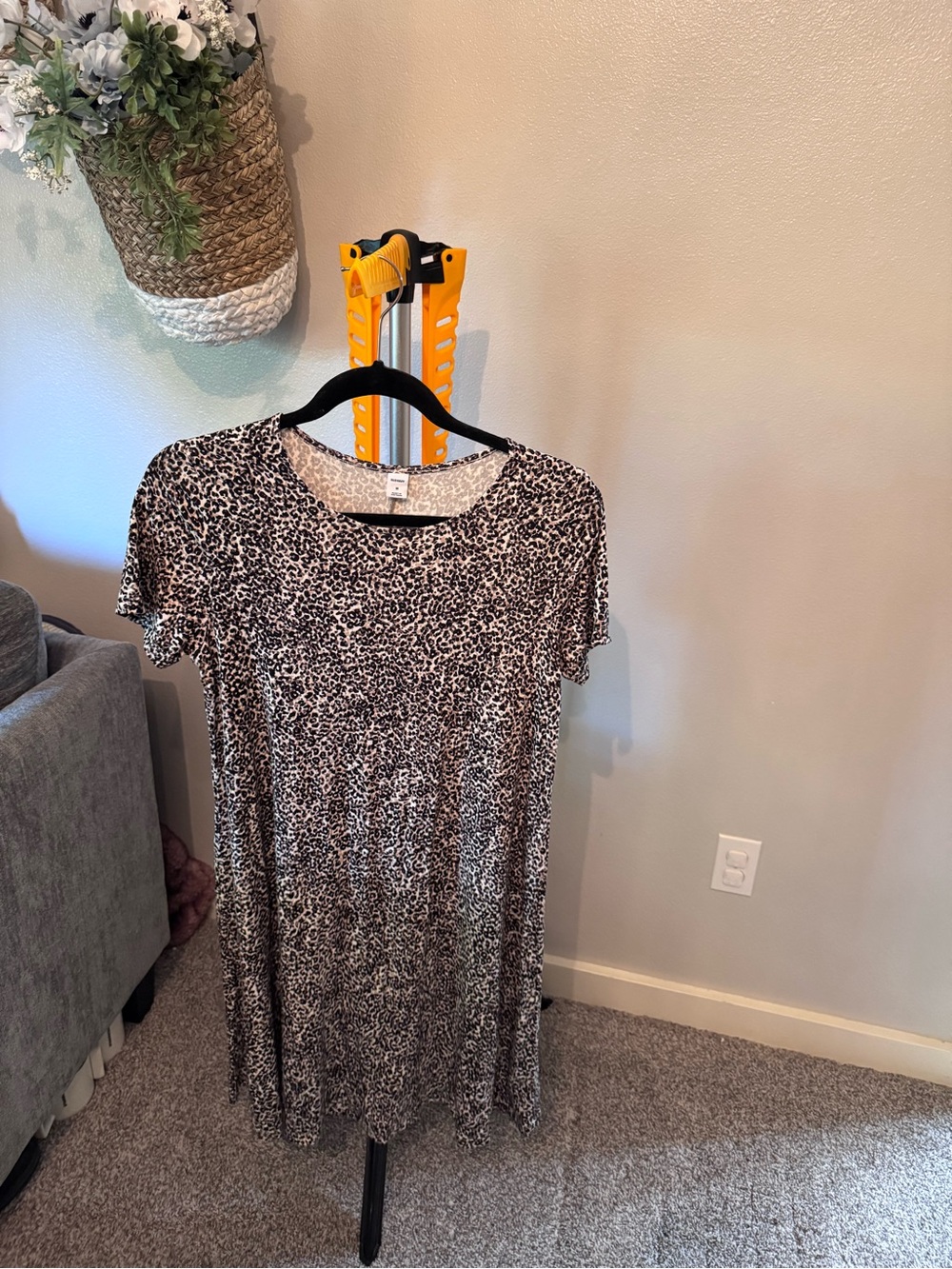 Old Navy Leopard Print Maxi Dress in Neutral Tones size M